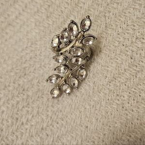 Elegant Silver Leaf Design Ring